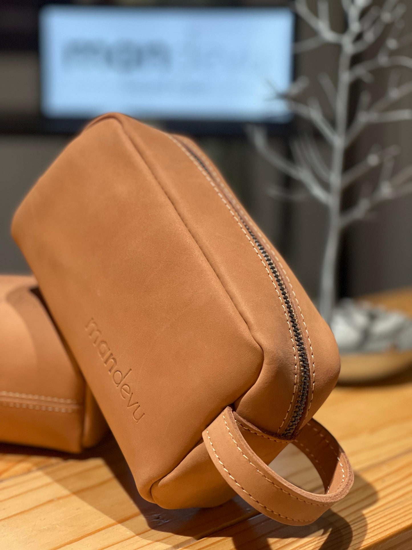 MANDEVU LEATHER WASH BAG - Limited Edition