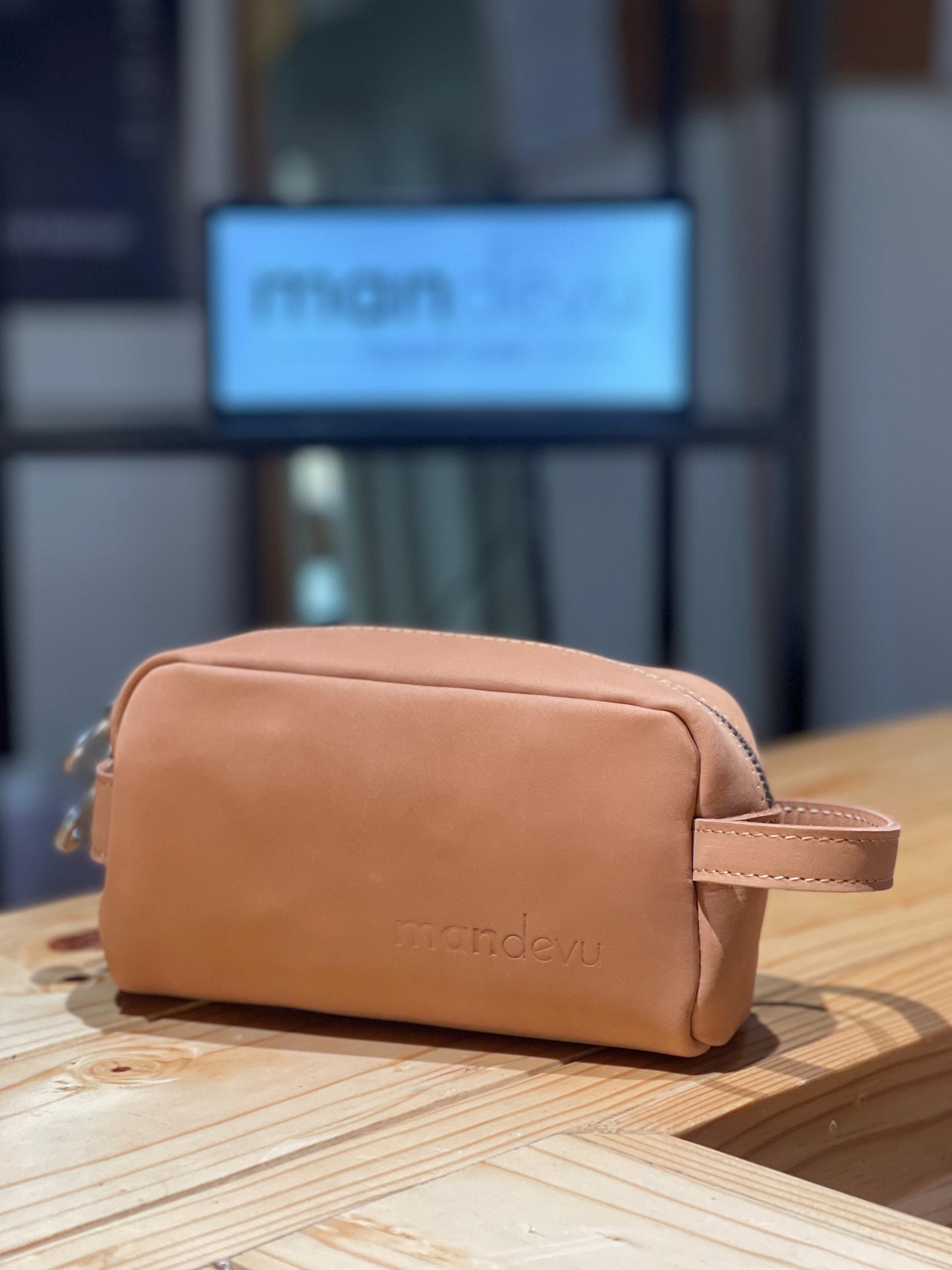 MANDEVU LEATHER WASH BAG - Limited Edition