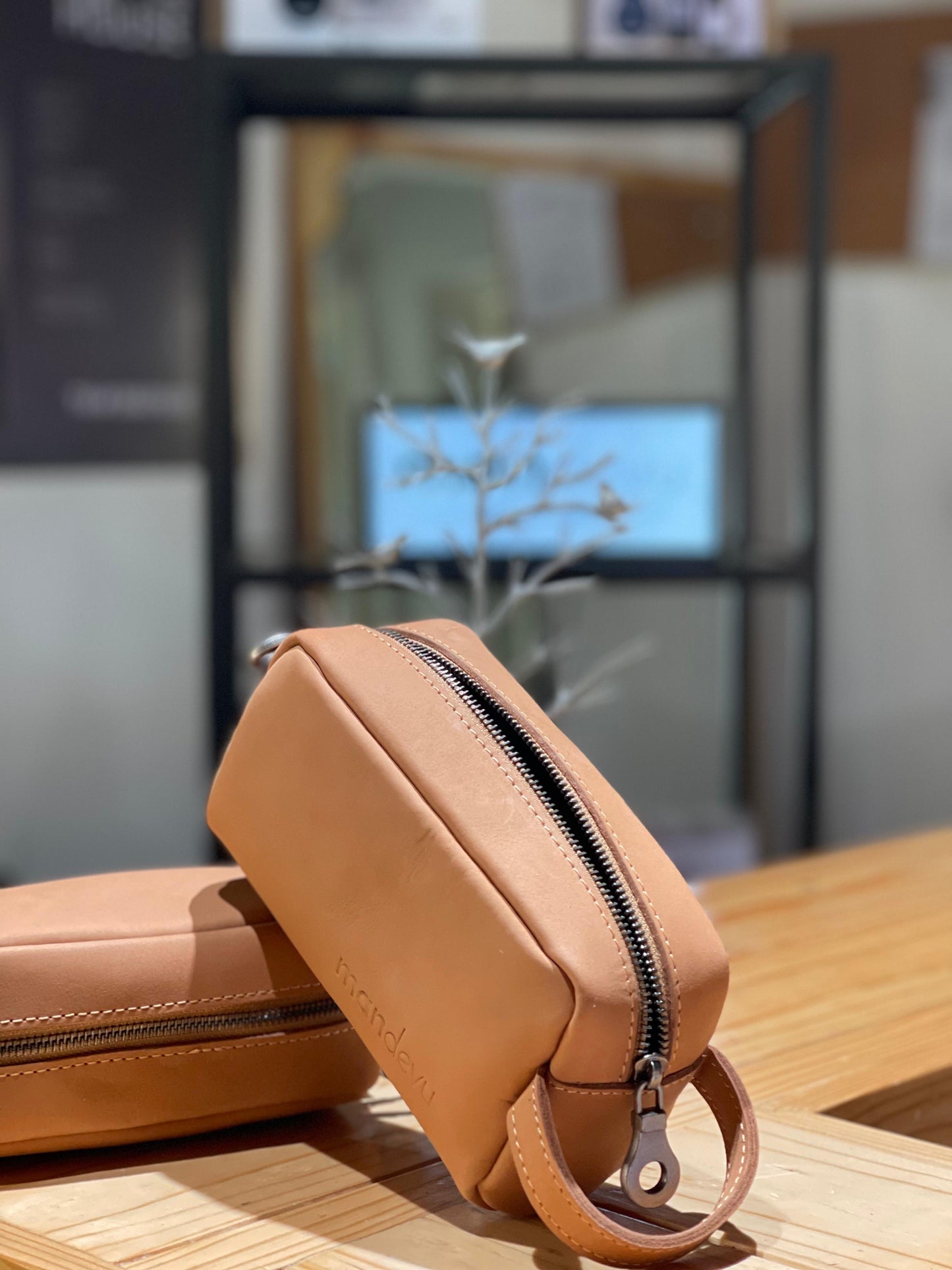 MANDEVU LEATHER WASH BAG - Limited Edition
